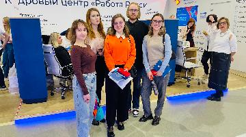 Посещение студентами ФАД стенда Минтруда РФ на выставке «Россия»