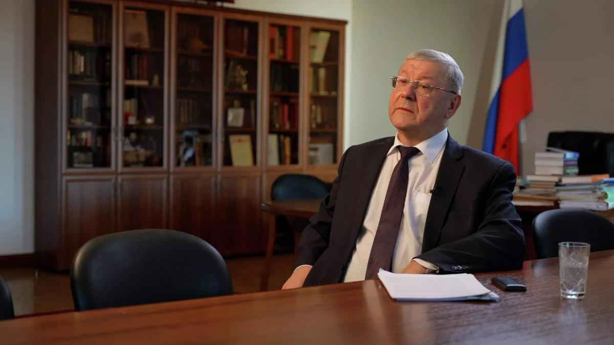 РГГУ поздравляет с днём рождения Андрея Артизова