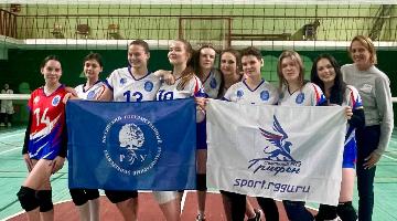 Женская сборная РГГУ по волейболу одержала волевую победу в стартовом матче 2026 года