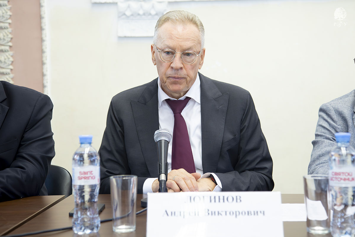 От традиций к цифровой эпохе: в ИАИ РГГУ встретили первокурсников