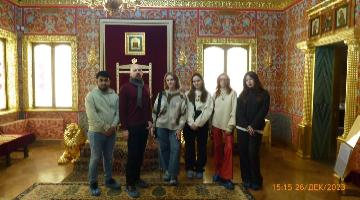 Студенты РГГУ посетили с экскурсией деревянный дворец царя Алексея Михайловича в Коломенском