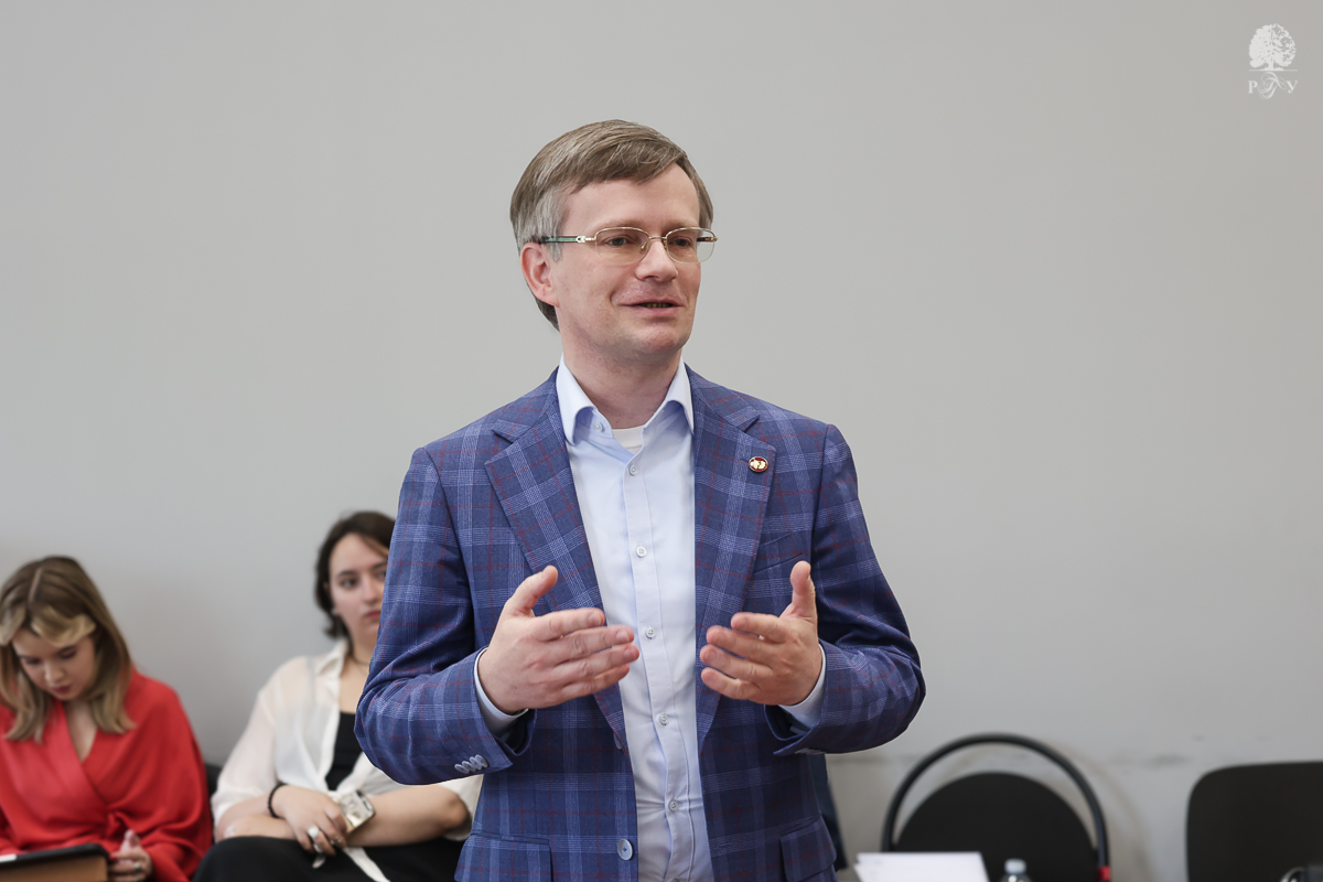 Тихий голос большой науки: в РГГУ состоялся круглый стол памяти Юрия Манна