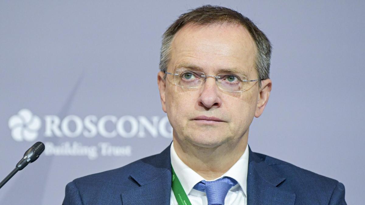 РГГУ поздравляет с днём рождения Владимира Мединского