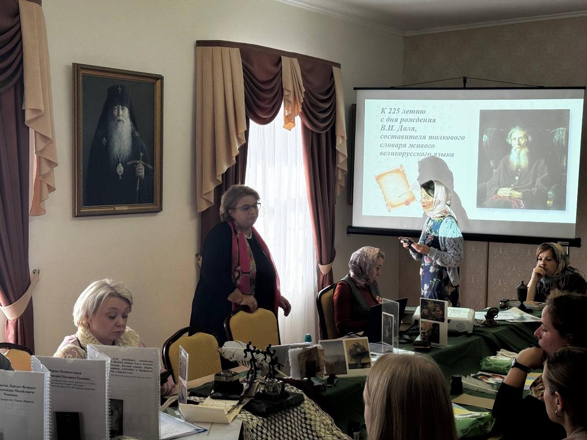 Члены СНО «Документ. Архив. Дипломатия» провели образовательную программу в Феодоровском женском монастыре и приняли участие в Переславских чтениях.