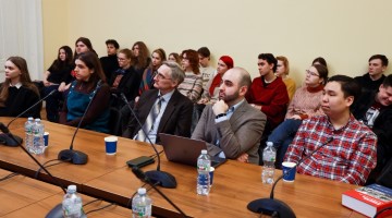 В РГГУ состоялось заседание Дискуссионного клуба по американистике ФМОПиЗР РГГУ 