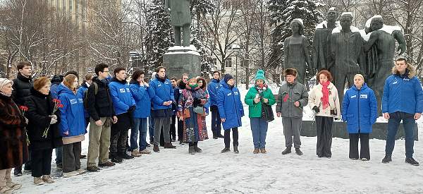 Студенты РГГУ почтили память героев-молодогвардейцев  