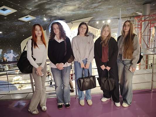 Студенты факультета маркетинга и рекламы ИСЭН посетили Музей Космонавтики на ВДНХ
