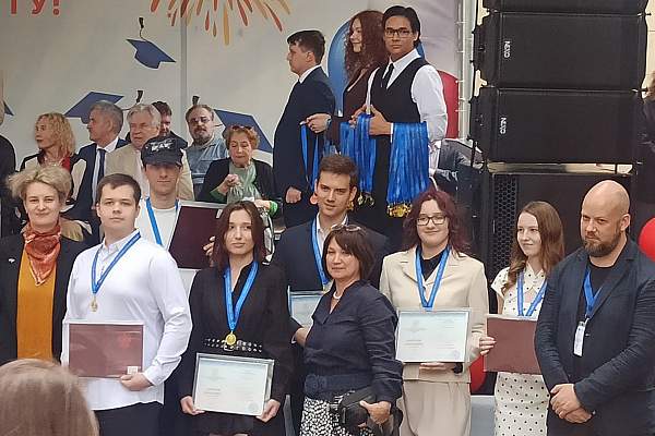 Поздравляем выпускников ИИНТБ с окончанием обучения!