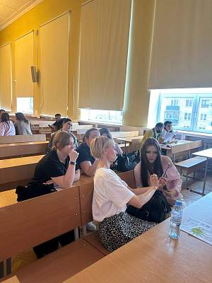 Увлекательная битва умов: на факультете маркетинга и рекламы ИСЭН РГГУ прошел 2 раунд интеллектуальной викторины