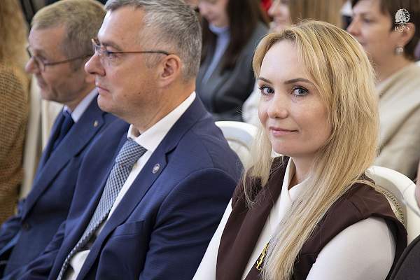 «Карамзинская ассамблея» в Остафьево: РГГУ и «Русский Парнас» открыли первый гуманитарный конгресс-фестиваль