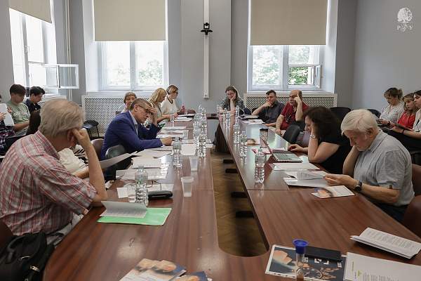 Тихий голос большой науки: в РГГУ состоялся круглый стол памяти Юрия Манна