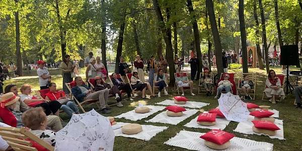 Доцент РГГУ Ирина Азерникова выступила с лекцией об истории московских парков 