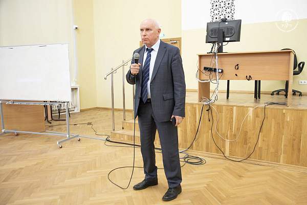 Показ документального фильма «У края бездны. Прорыв к Центру» в РГГУ