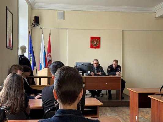 В Институте правоведения РГГУ прошла встреча студентов юридического факультета с представителями Московской полиции на тему: «Публичная служба: работа или призвание».