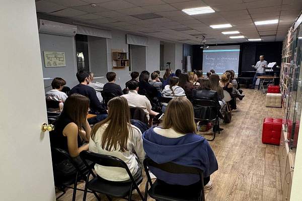 Психоанализ и проблема телесности: доцент РГГУ Виктор Акулинин выступил с публичной лекцией