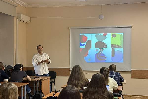 Студенты РГГУ обсудили визуальный язык книжных обложек