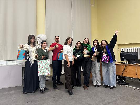 Эссе-конфетти и ожившие новогодние фотоальбомы: в РГГУ подвели итоги конкурса проектов «Традиции моей семьи»