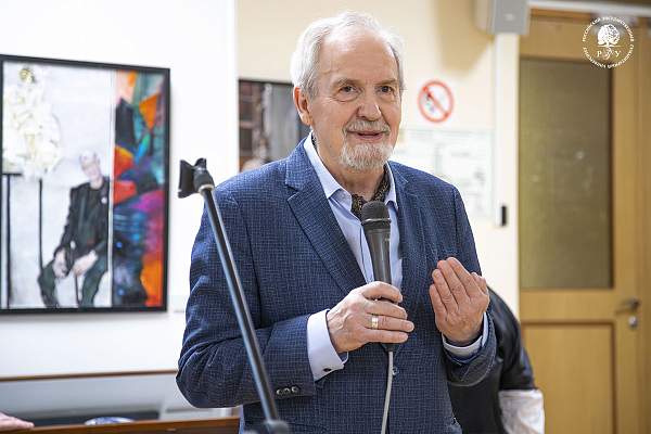 «Охотник за временем»: в РГГУ открылась выставка к юбилею художника Геннадия Животова   