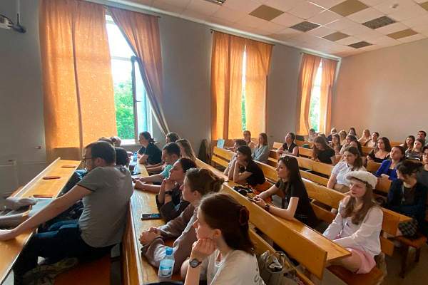 Встреча с профессионалом: психиатр-психотерапевт А.В. Палин поделился опытом со студентами РГГУ
