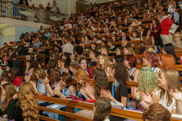 В РГГУ состоялась торжественная церемония вручения аттестатов выпускникам Предуниверсария