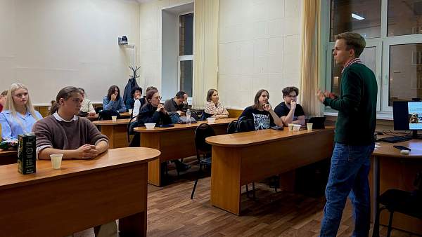 Студенты обсудили христианский пацифизм в Средневековой Европе на ридинг–семинаре СНО «Древневековье»