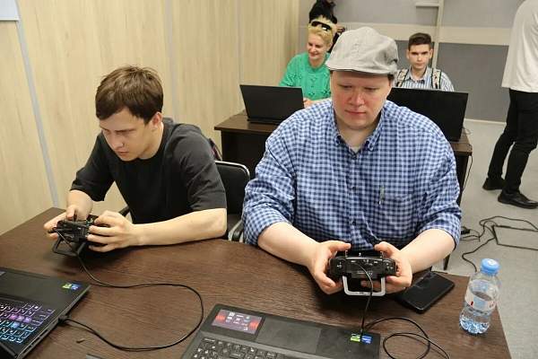 Студенты РГГУ постигают беспилотную авиацию.