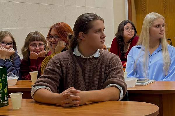 Студенты обсудили христианский пацифизм в Средневековой Европе на ридинг–семинаре СНО «Древневековье»