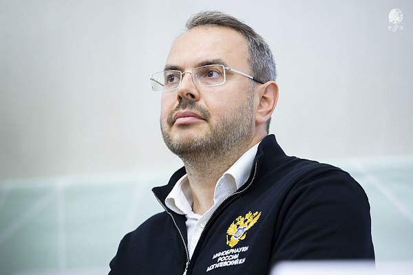 Замглавы Минобрнауки России Константин Могилевский поздравил первокурсников РГГУ с Днём знаний