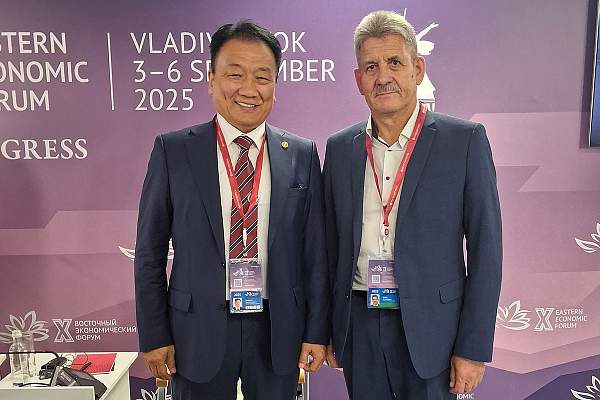 Эксперт РГГУ выступил с докладом на Восточном экономическом форуме