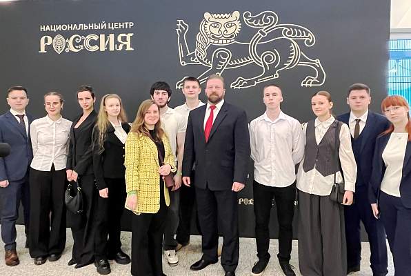 Студенты экономического факультета РГГУ посетили Национальный центр «Россия»