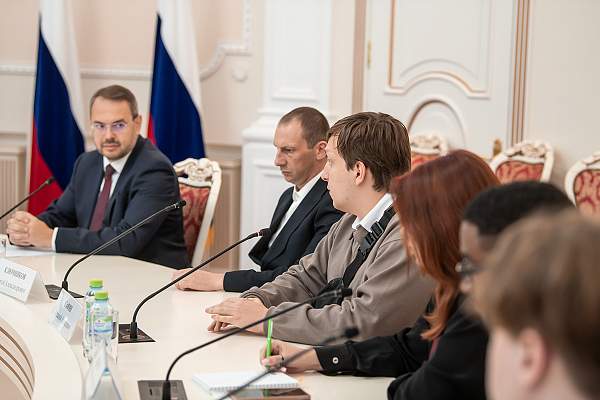 «Жизнь важно прожить без сожалений»: истории участников СВО, которые учатся в РГГУ