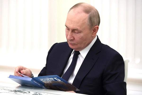Владимир Путин назвал подготовку учебников истории чрезвычайно важной работой для сохранения национальной памяти и преемственности поколений