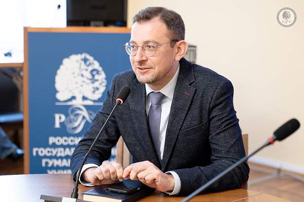 Участники студенческих научных объединений РГГУ встретились с руководством Российского общества «Знание»