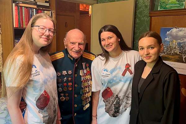 «Волонтёры Победы в РГГУ» поздравили ветерана Великой Отечественной войны 