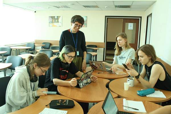 Преподаватели и студенты РГГУ приняли участие в Летней лингвистической школе