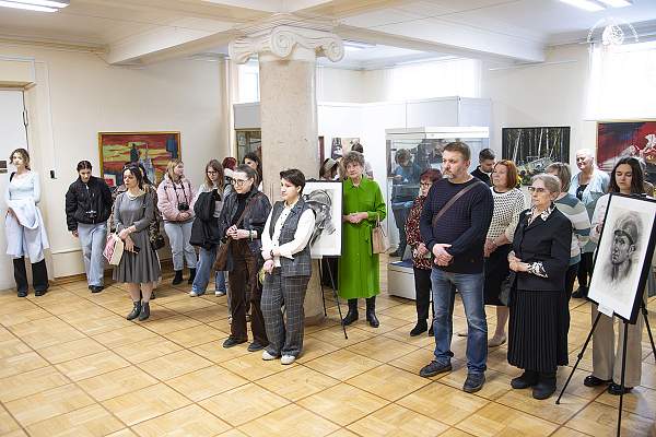 «Охотник за временем»: в РГГУ открылась выставка к юбилею художника Геннадия Животова   