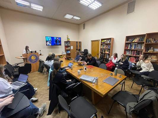 Круглый стол "Магистранты ЦТСФ за письменным столом"