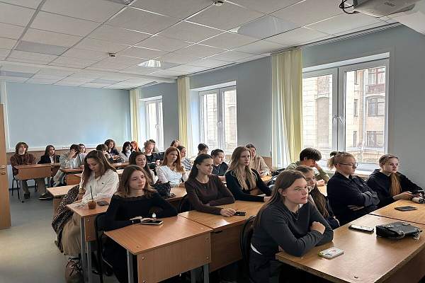 Факультет маркетинга и рекламы провёл круглый стол, посвящённый студенческой науке 