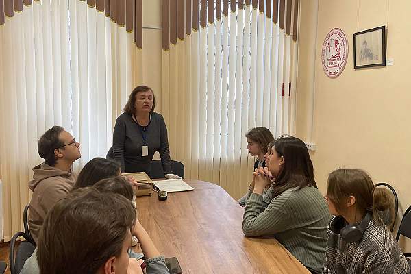 Студенты ФАД РГГУ в Российском государственном архиве литературы и искусства