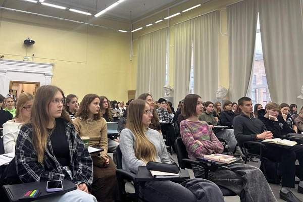 Профессионализация с первого курса: в РГГУ обсудили траекторию роста для медиаспециалистов