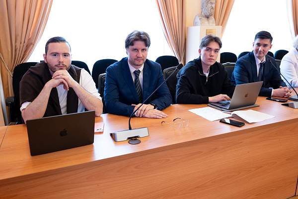 Андрей Логинов обсудил приоритеты развития РГГУ с коллективом Института евразийских и восточных исследований