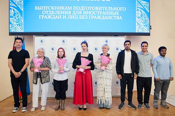 Первый шаг в большую жизнь: в РГГУ вручили сертификаты выпускникам Подготовительного отделения