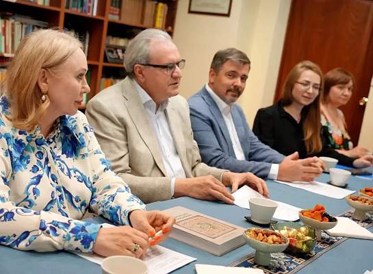 В Институте Конфуция РГГУ обсудили развитие международного культурно-образовательного проекта «Культурная визитка»