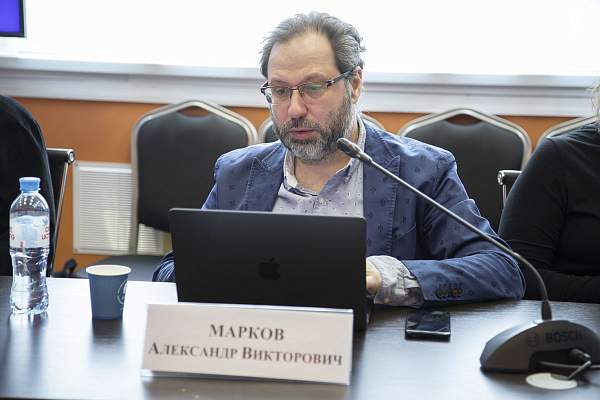 Социально-гуманитарное знание в эпоху «гибридного интеллекта»: в РГГУ обсудили границы и возможности применения ИИ