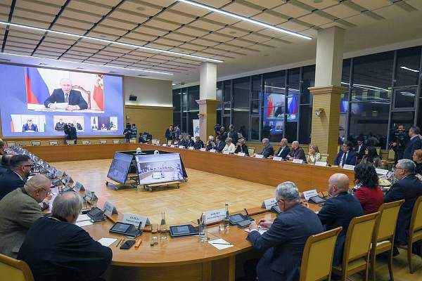 Владимир Путин поддержал инициативы научного руководителя ИНиСО РГГУ 