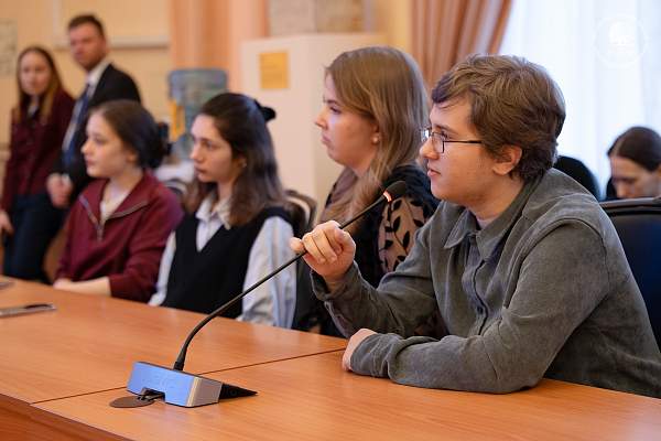 Студенты и сотрудники РГГУ встретились с экспертом Госдумы РФ по вопросам борьбы с коррупцией