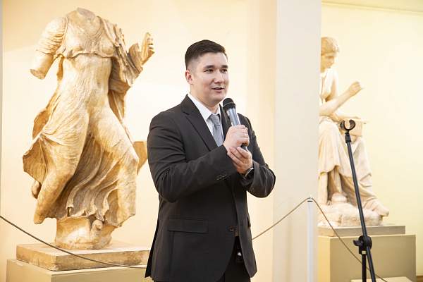 В РГГУ открылась выставка «#Новотроицк меняется: энергия города в кадре»