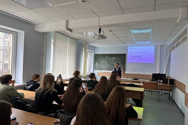Факультет маркетинга и рекламы провёл круглый стол, посвящённый студенческой науке 