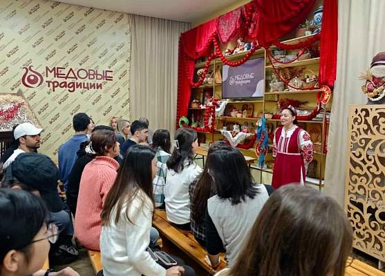 Иностранные обучающиеся РГГУ продолжают знакомство с русской культурой 